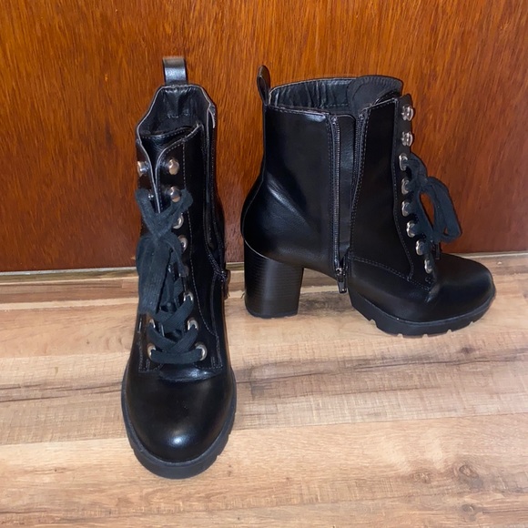 Shoes size 8 - Picture 1 of 3